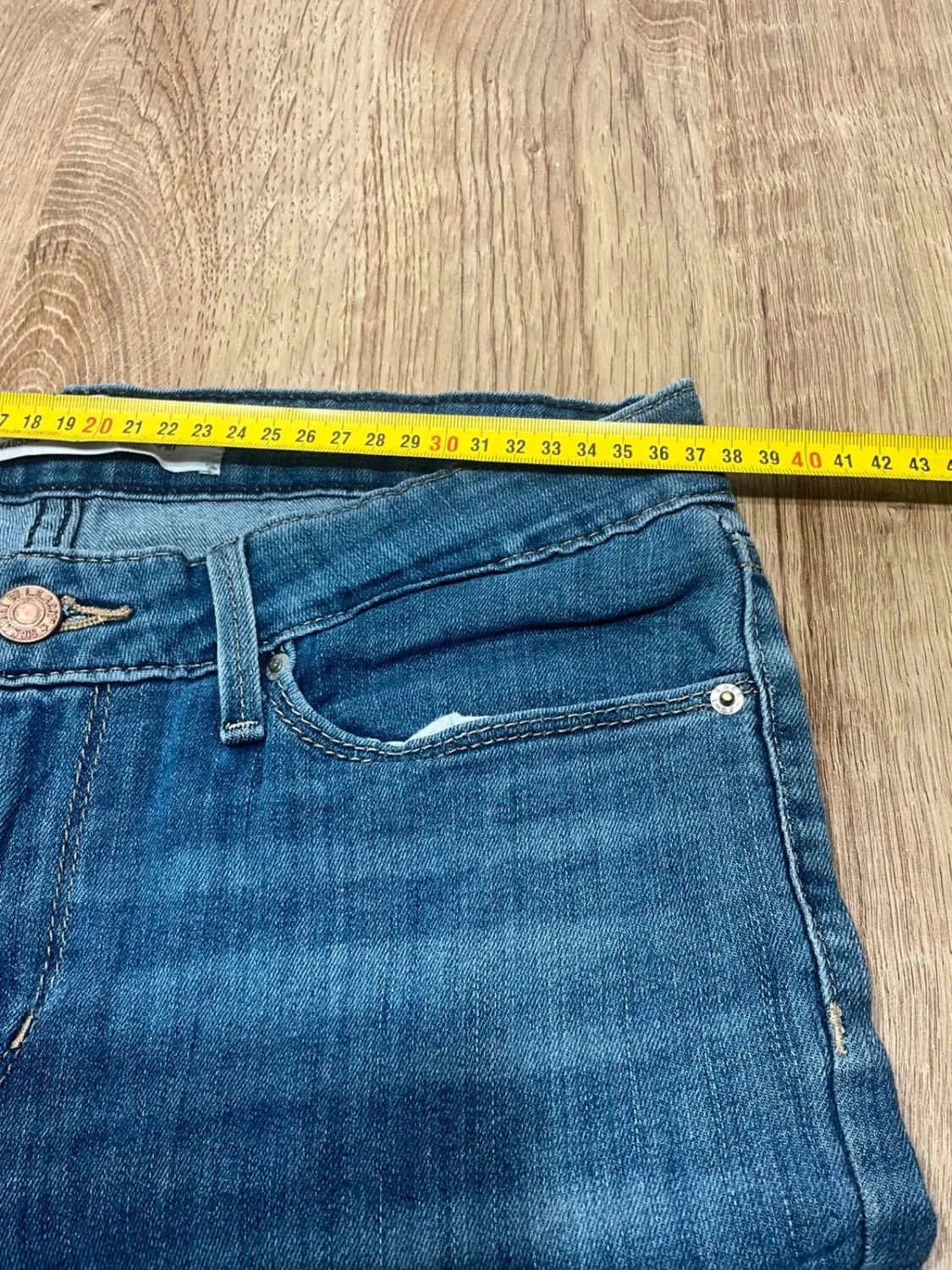 Short Levi's Mid Rise Capri Taille 6 W28 Vintage Bleu Slv 024 – photo 14